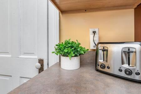 Beautiful Downstairs 1Bed 1Bth Charmer- Pet Friendly Michigan Stadt Exterior foto